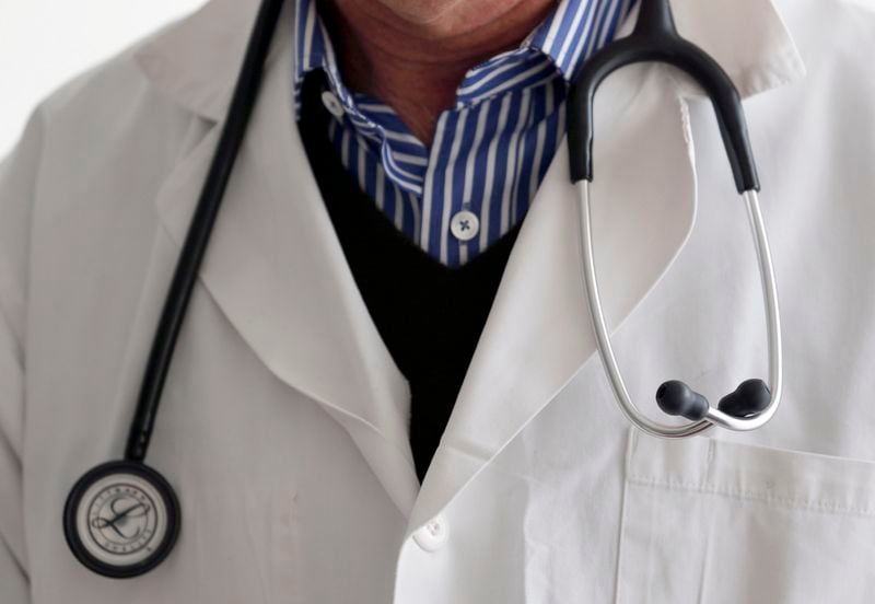 Surgery to cure early-stage lung cancer appears safe even over age 80-