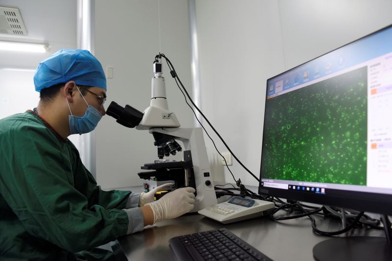 Health Rounds: Increasing sperm mutations in older fathers may affect offspring-
